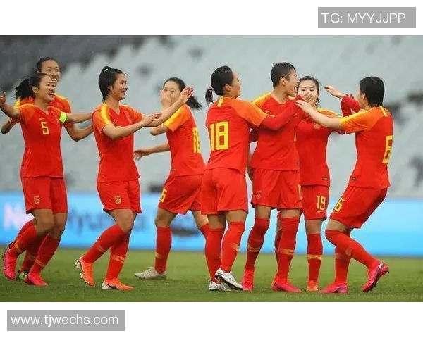 足球明星卢玲的成长历程与辉煌成就全景解析