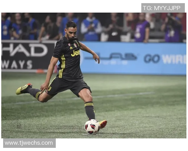 足球明星壁纸中的霸气女神展现无限魅力与力量 足球明星壁纸中的霸气女神展现无限魅力与力量