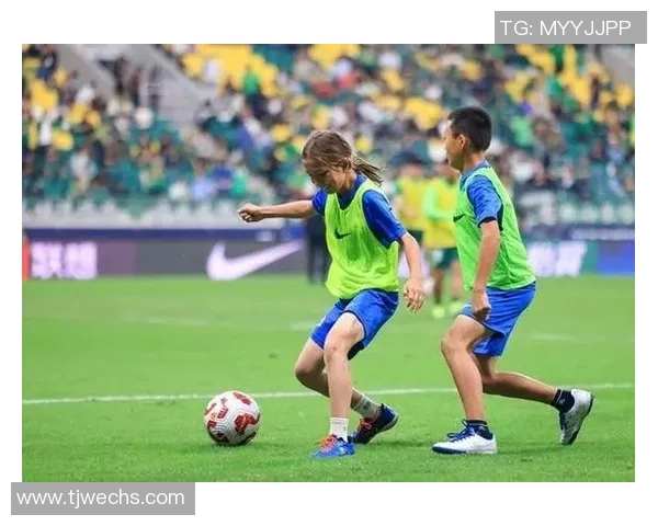 足球明星子女颜值爆表帅气照片大集合让你大开眼界