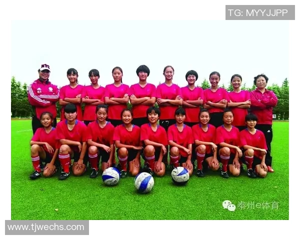 足球明星小身体照片女生展现青春活力与运动魅力的完美结合 足球明星小身体照片女生展现青春活力与运动魅力的完美结合