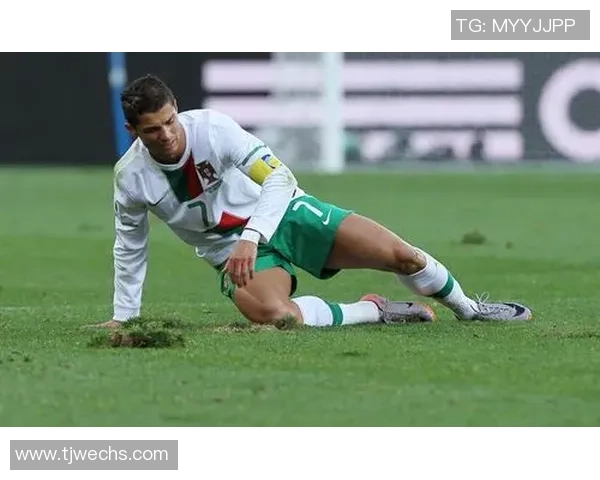 足球明星手机损坏不修原因揭秘背后故事引发热议 足球明星手机损坏不修原因揭秘背后故事引发热议