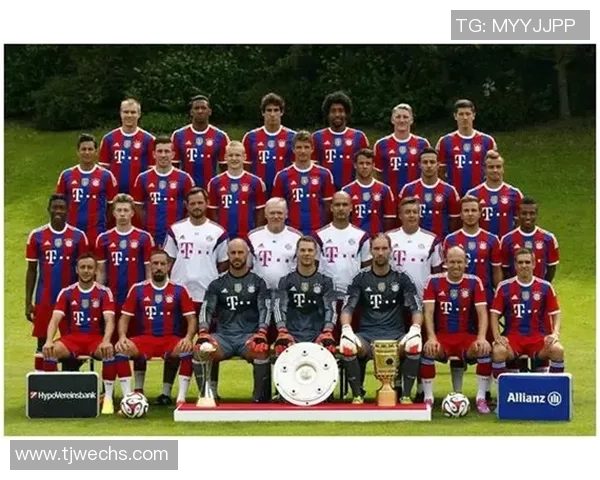 足球明星挂件摆件图片展示与收藏指南，尽显球星魅力与个性风采