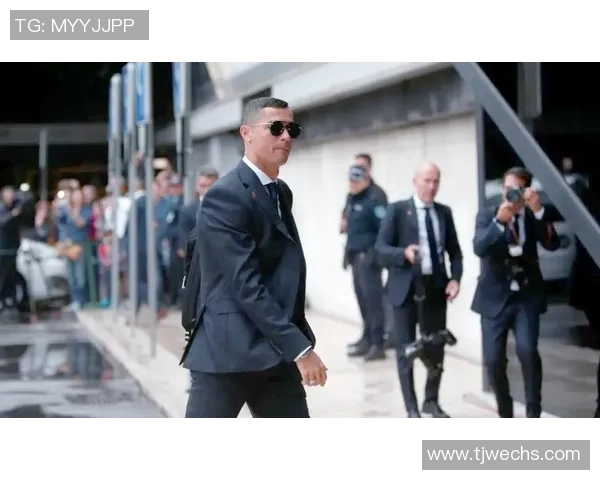 足球明星日常穿搭风格揭秘时尚潮流引领者的独特魅力展示