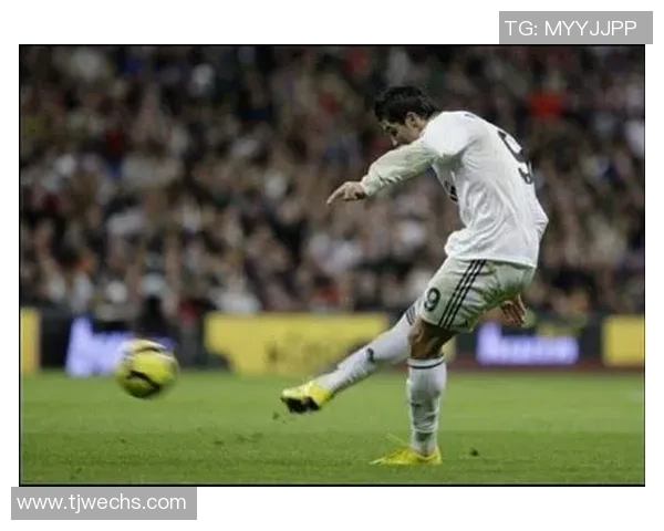 足球明星独特射门技巧揭秘助你提升球技的绝佳秘籍 足球明星独特射门技巧揭秘助你提升球技的绝佳秘籍