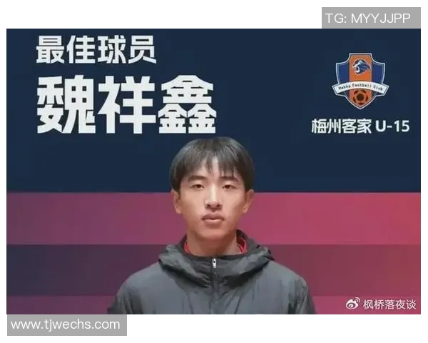 足球明星的帅气儿子名字揭晓引发粉丝热议与关注