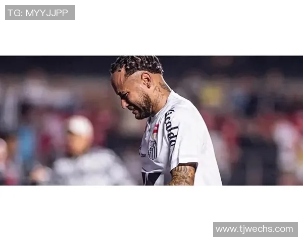 足球明星硬汉包图片展现运动与时尚完美结合的魅力与风格 足球明星硬汉包图片展现运动与时尚完美结合的魅力与风格