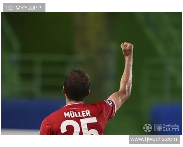 足球明星穆勒精彩头球瞬间回顾展现其在赛场上的非凡技艺与魅力 足球明星穆勒精彩头球瞬间回顾展现其在赛场上的非凡技艺与魅力