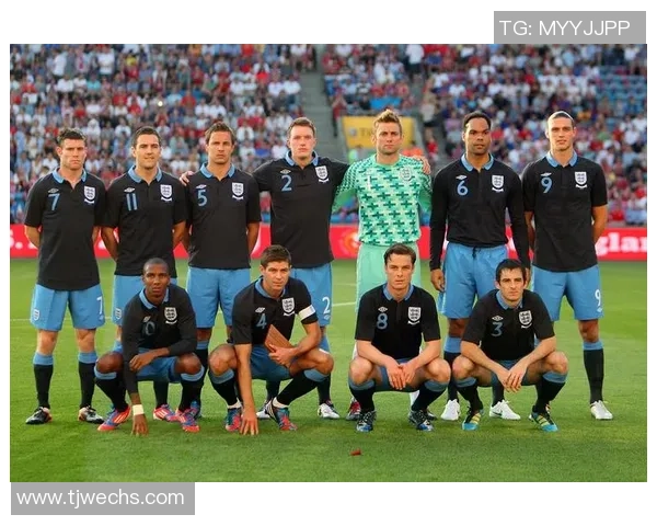 足球明星组合海报图片展现球场魅力与团队精神的完美结合