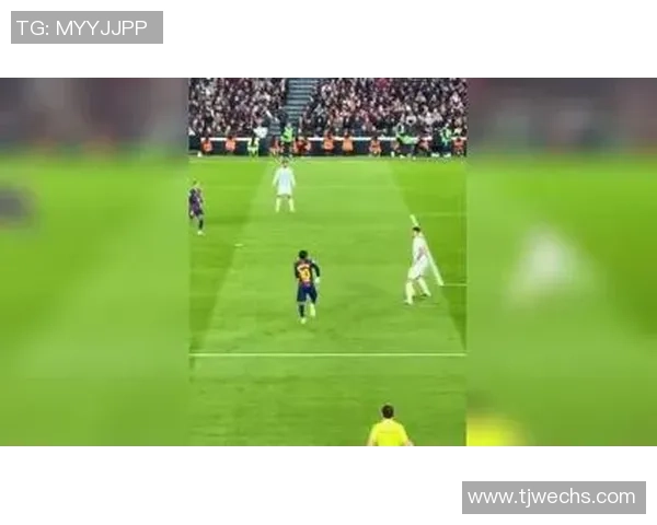 足球明星精彩瞬间集锦回顾展现球场魅力与激情的完美时刻 足球明星精彩瞬间集锦回顾展现球场魅力与激情的完美时刻